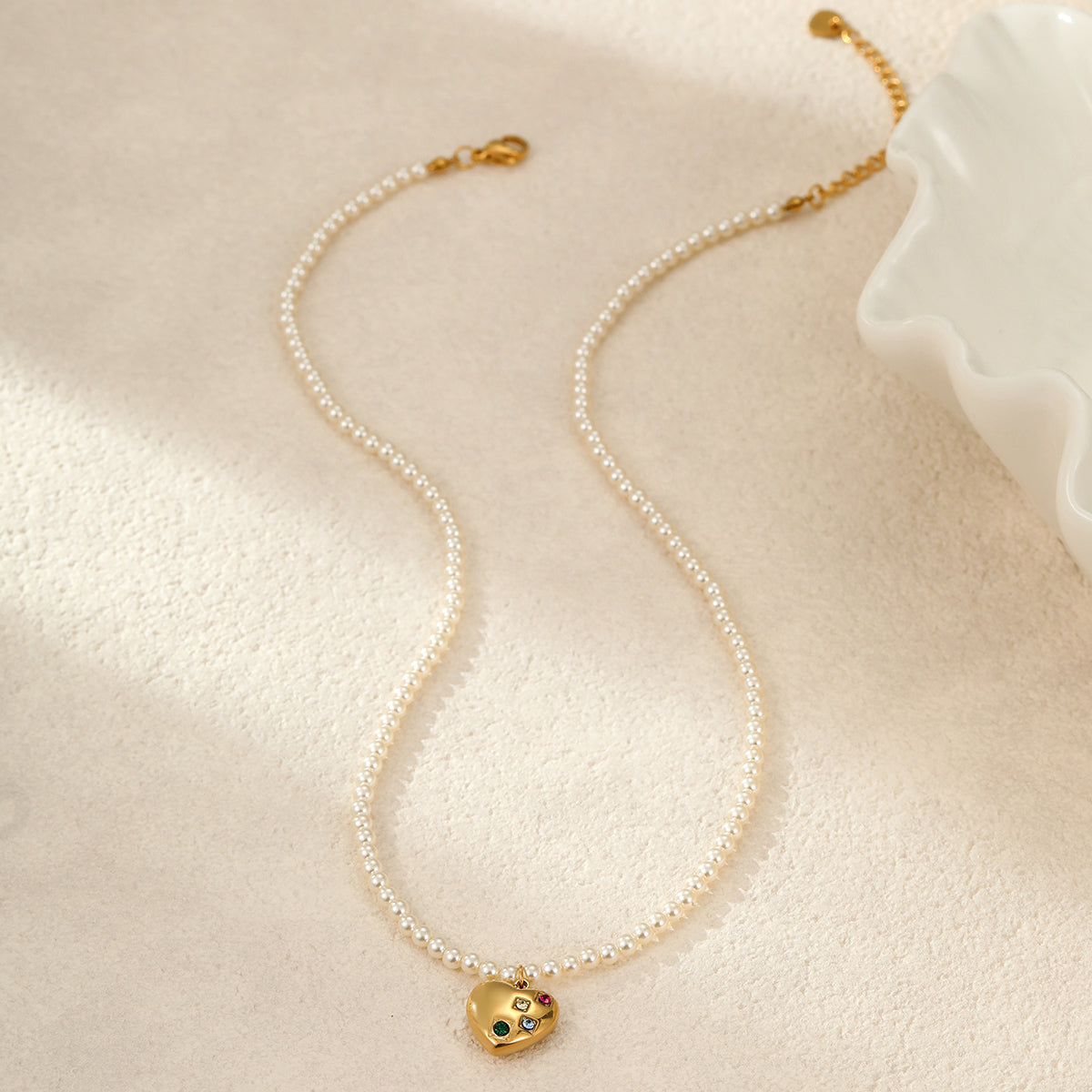 Vintage Pure White Imitation Pearl love Pendant Necklace