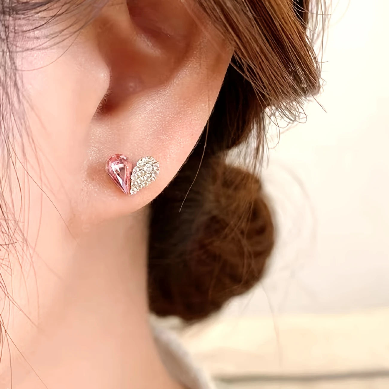 Small and Exquisite Pink Love Temperament Zirconia Earrings