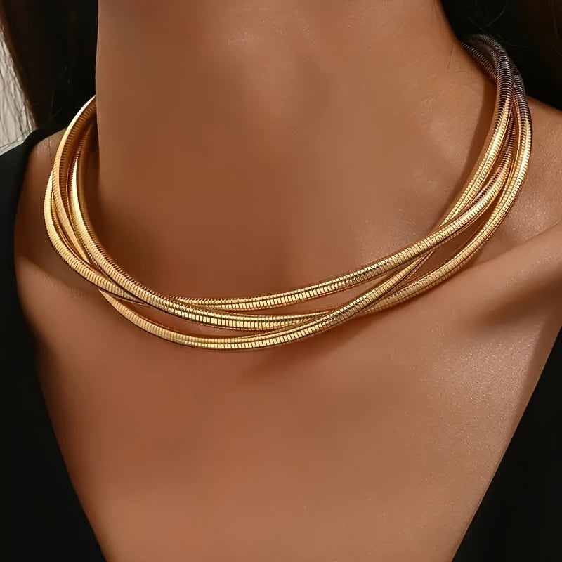 A Unique Geometric Necklace With Twisted Design