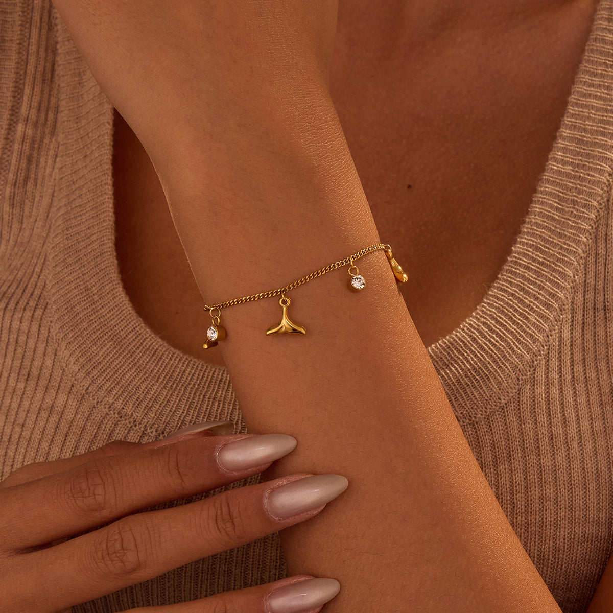 18k Gold Plated Fish Tail Charms Thin Chain Fashion Bracelet