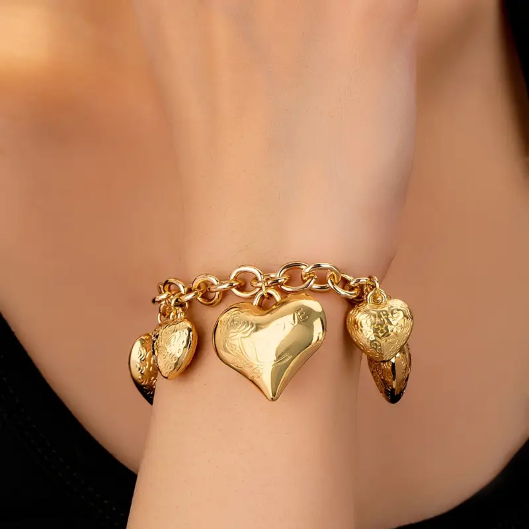 An Elegant Metal 3D Round Heart Pendant Bracelet for Women