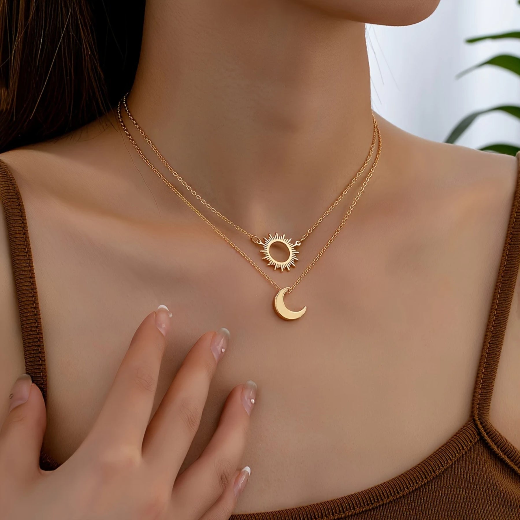 2pcs Sun & Moon Pendant Necklace Set