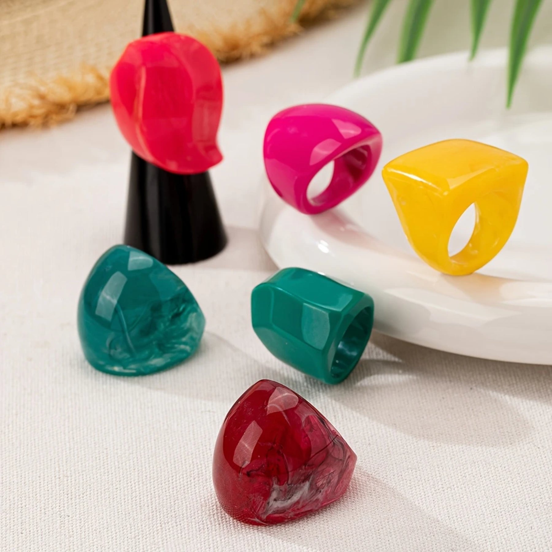 6pcs Elegant Vintage Style Women's Resin Rings Set - Assorted Colors